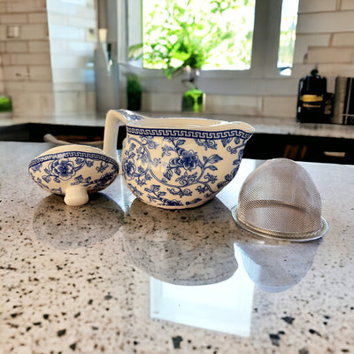 Ceramic tea pot with removable infuser