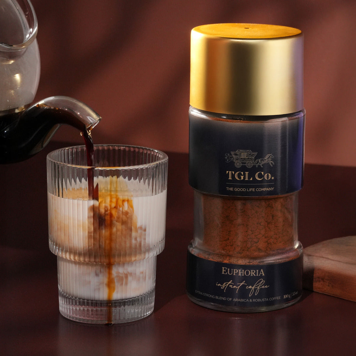 Premium blended instant coffee with rich flavour for daily coffee brewing