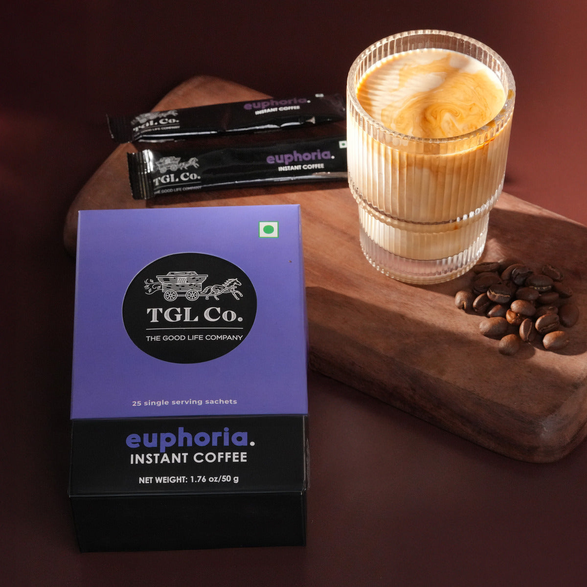 Arabica and Robusta blended instant coffee sachets travel pack for convenient coffee brewing