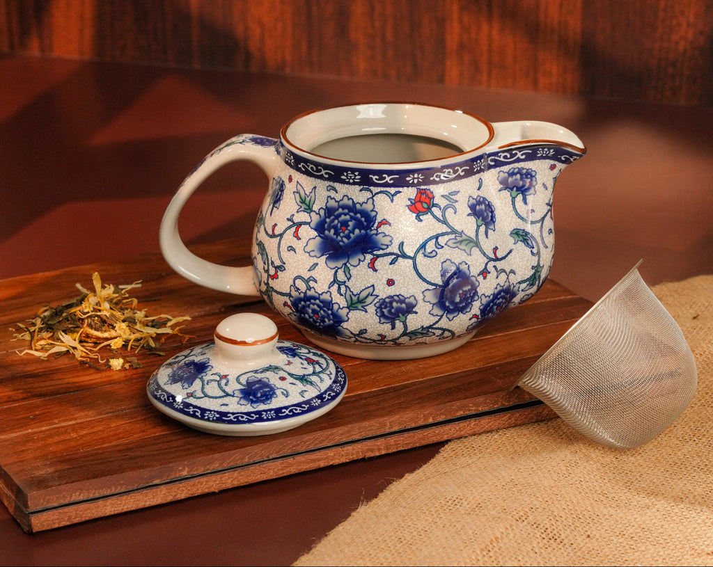 Ceramic teapot with removable infuser for brewing loose leaf tea