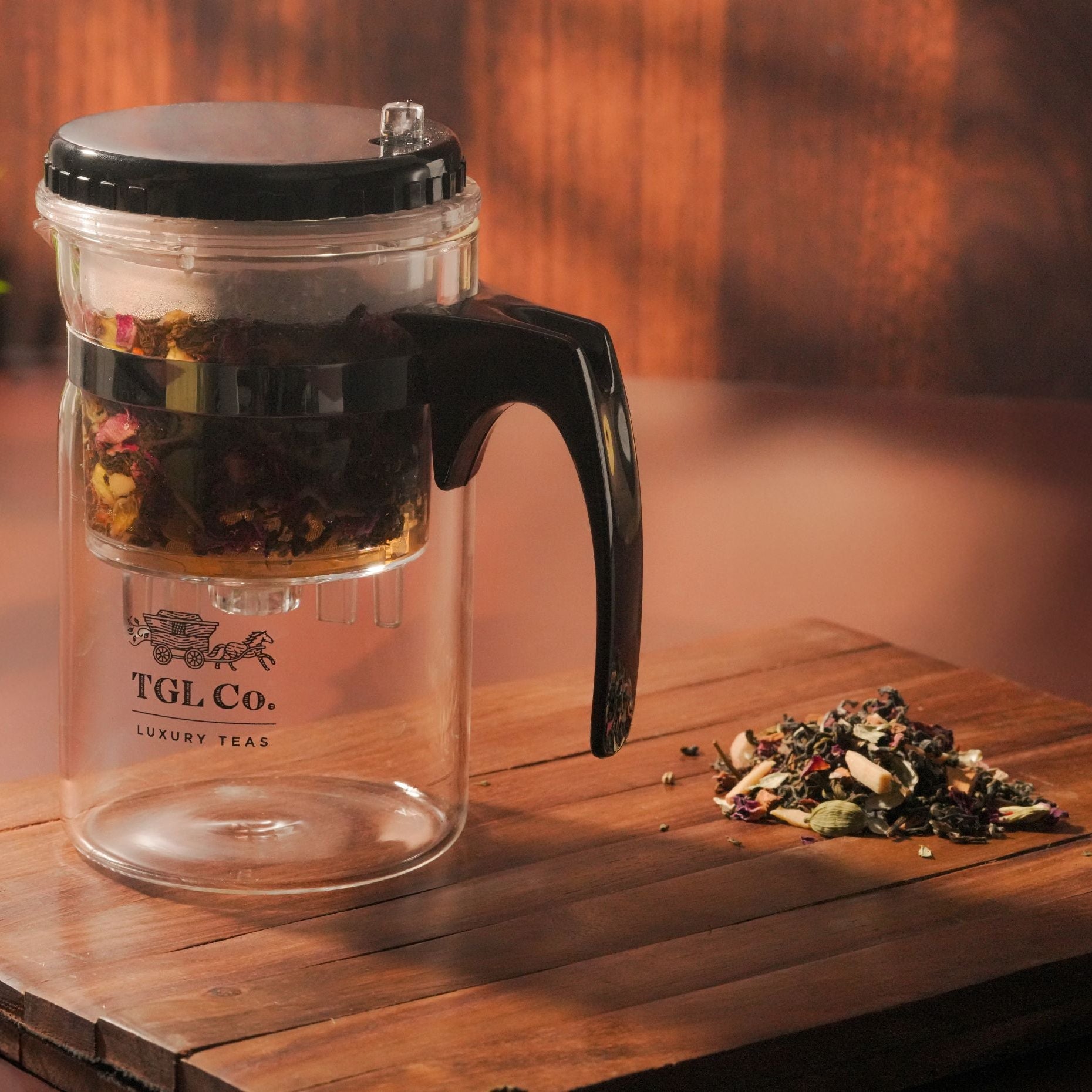 Tea press brewer with filtration system for loose leaf tea