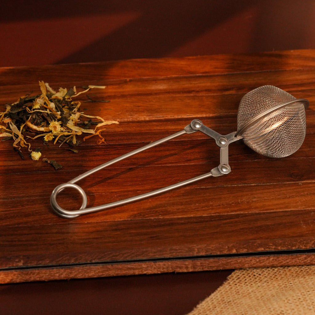 Stainless steel pincer tea infuser for loose leaf tea brewing