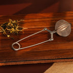 Stainless steel pincer tea infuser for loose leaf tea brewing