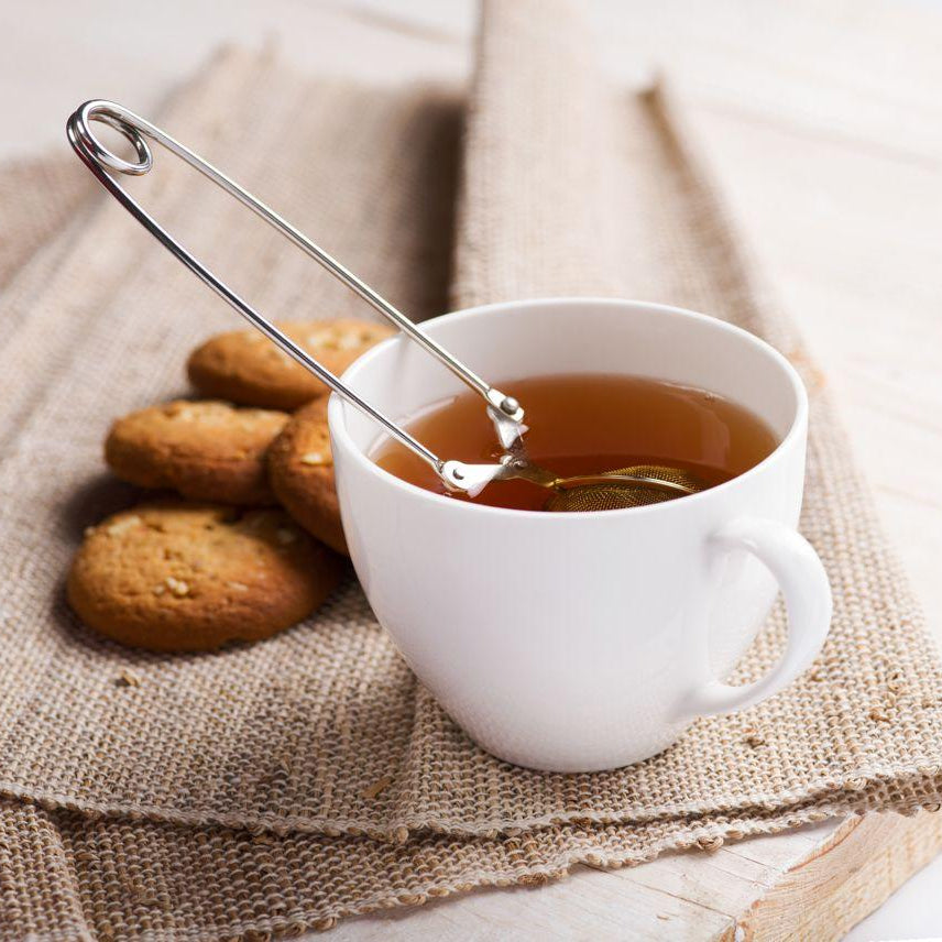 Handheld stainless steel tea infuser for loose leaf tea